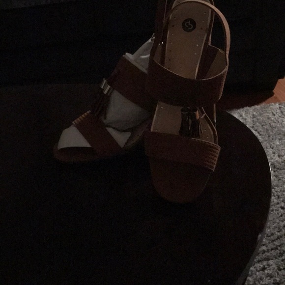 Brown tasselled sandals - Picture 7 of 7